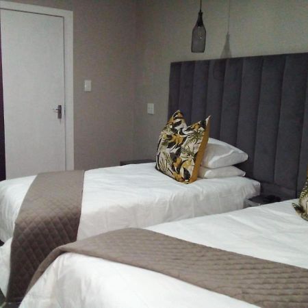 Sani Pass Manor Guest House Хаймвилль Экстерьер фото