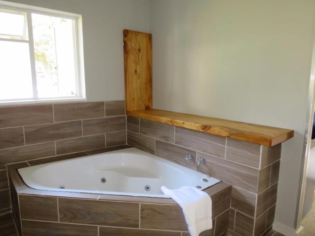 Sani Pass Manor Guest House Хаймвилль Экстерьер фото